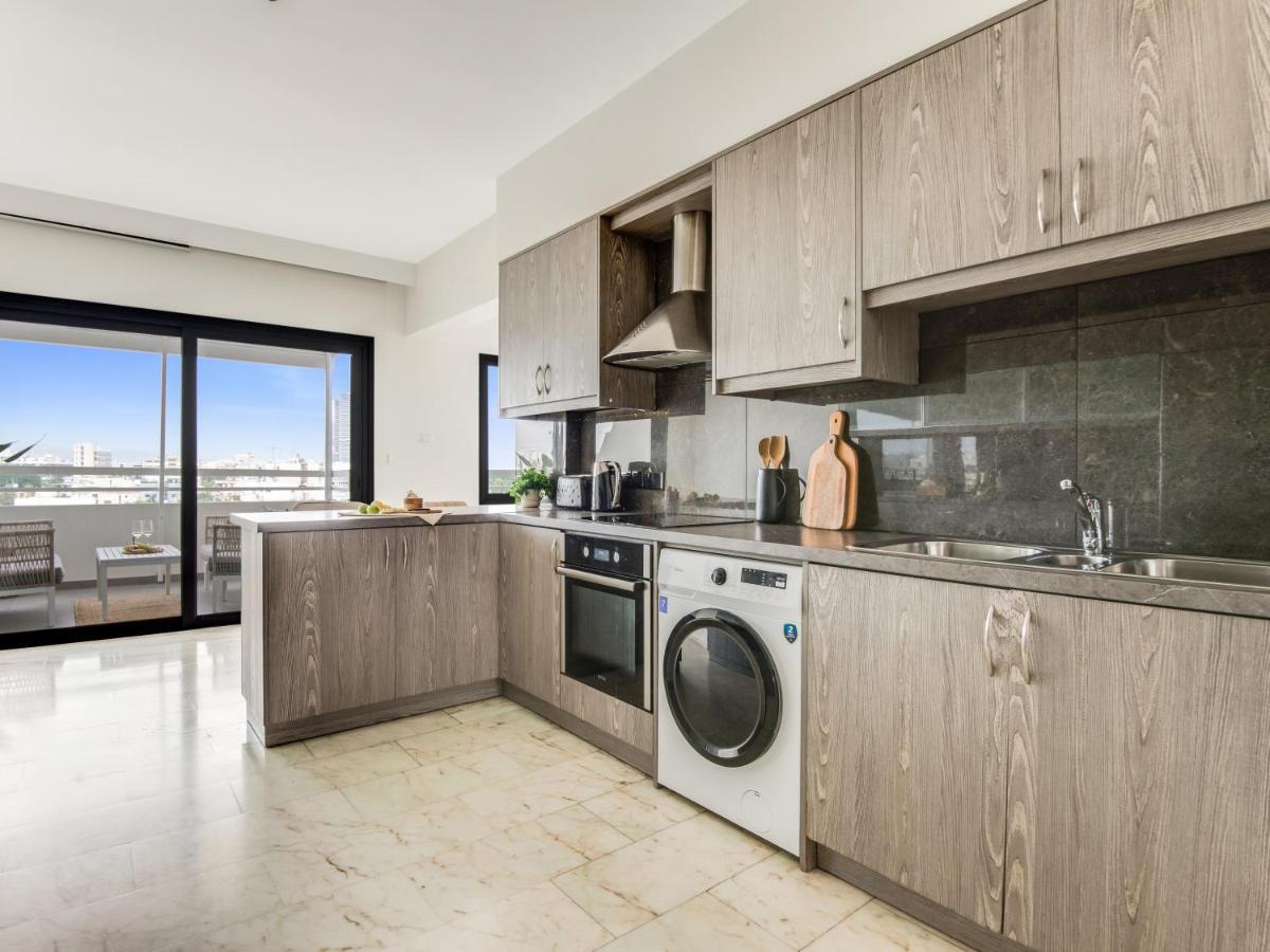 Sanders Coral Court Penthouse - Cute 3-Bedroom Apartment With Balcony Лимасол Экстерьер фото